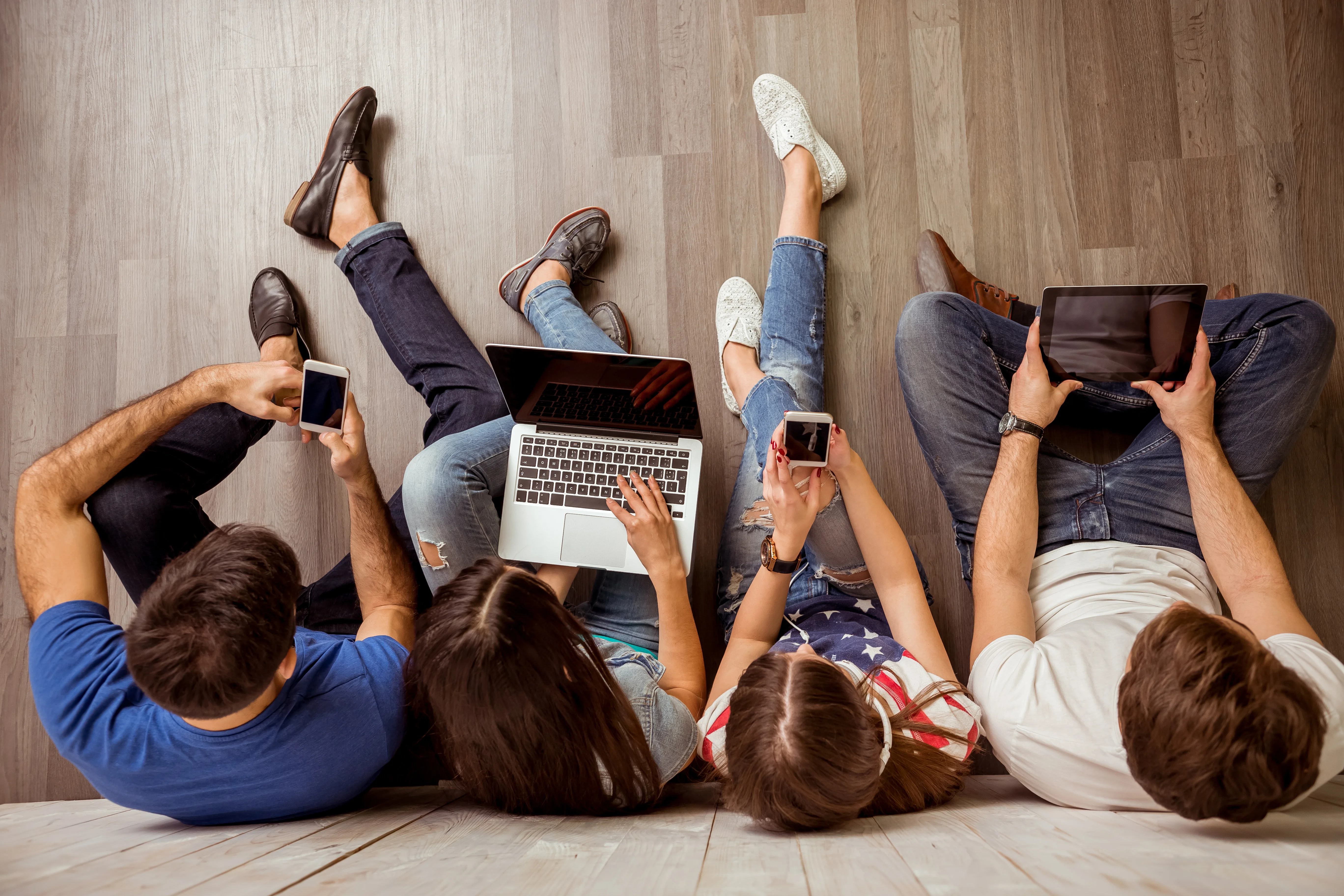 People using smartphones with mobile data connectivity - Global data bundle services by Talky